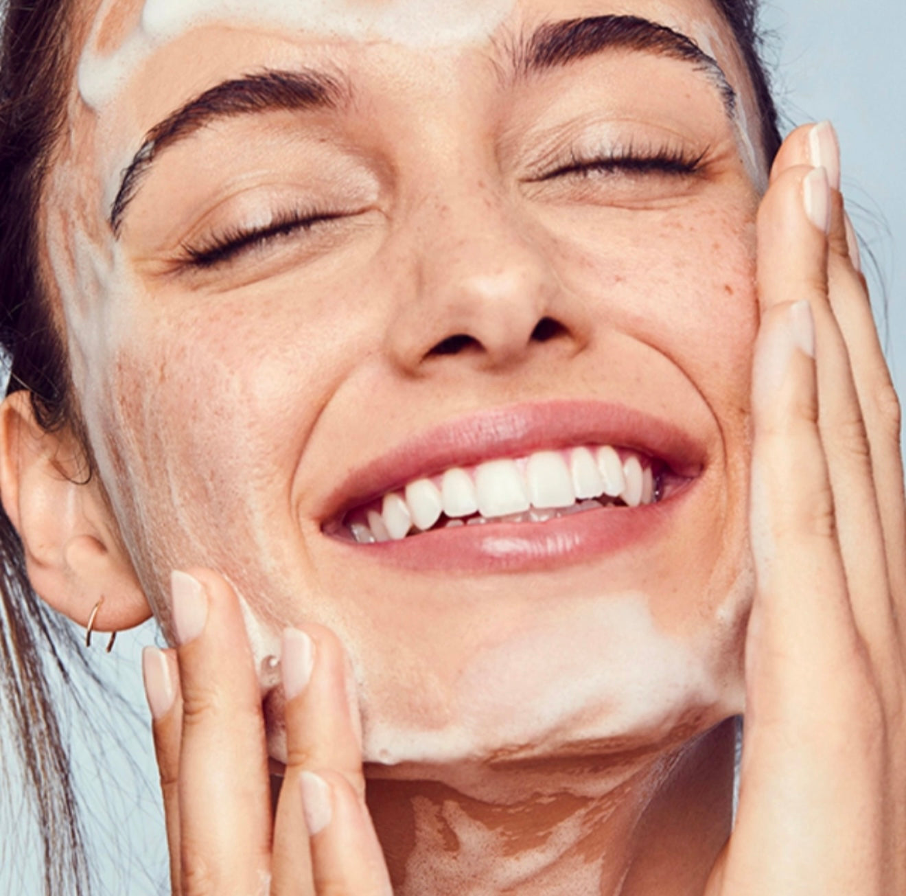 Nettoyant doux en gelée au lait REVOLUTION Skincare